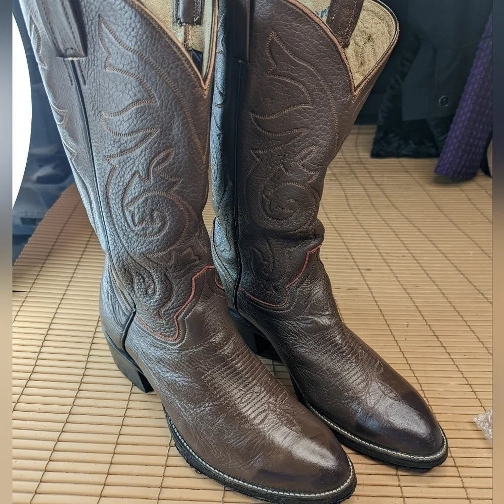 Cowtown Boots men's sz 9.5D brown leather round toe Western Cowboy boots. Made i